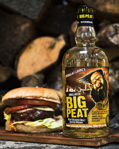 Barbeque opskrift med Big Peat Whisky - BBQ mad på grillen